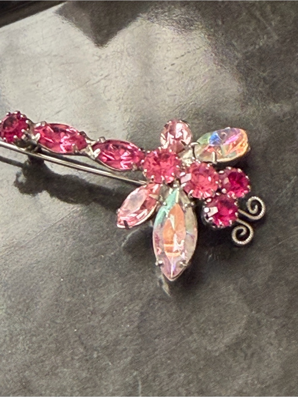 Tarina Tarantino Vintage
90’s it Girl Pink Rhinestone Dragonfly Hair Clip - Picture 6 of 8